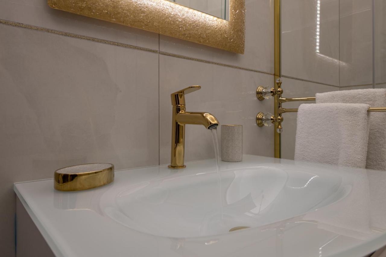 Fashion Apartment Gold Bologna With Jacuzzi & Car Garage Esterno foto